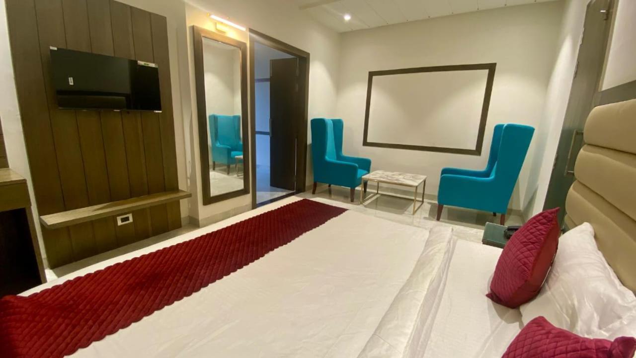 Luxe Resorts - Centrally Heated Air Conditioned Hotel In The Heart Of Kasauli Dış mekan fotoğraf