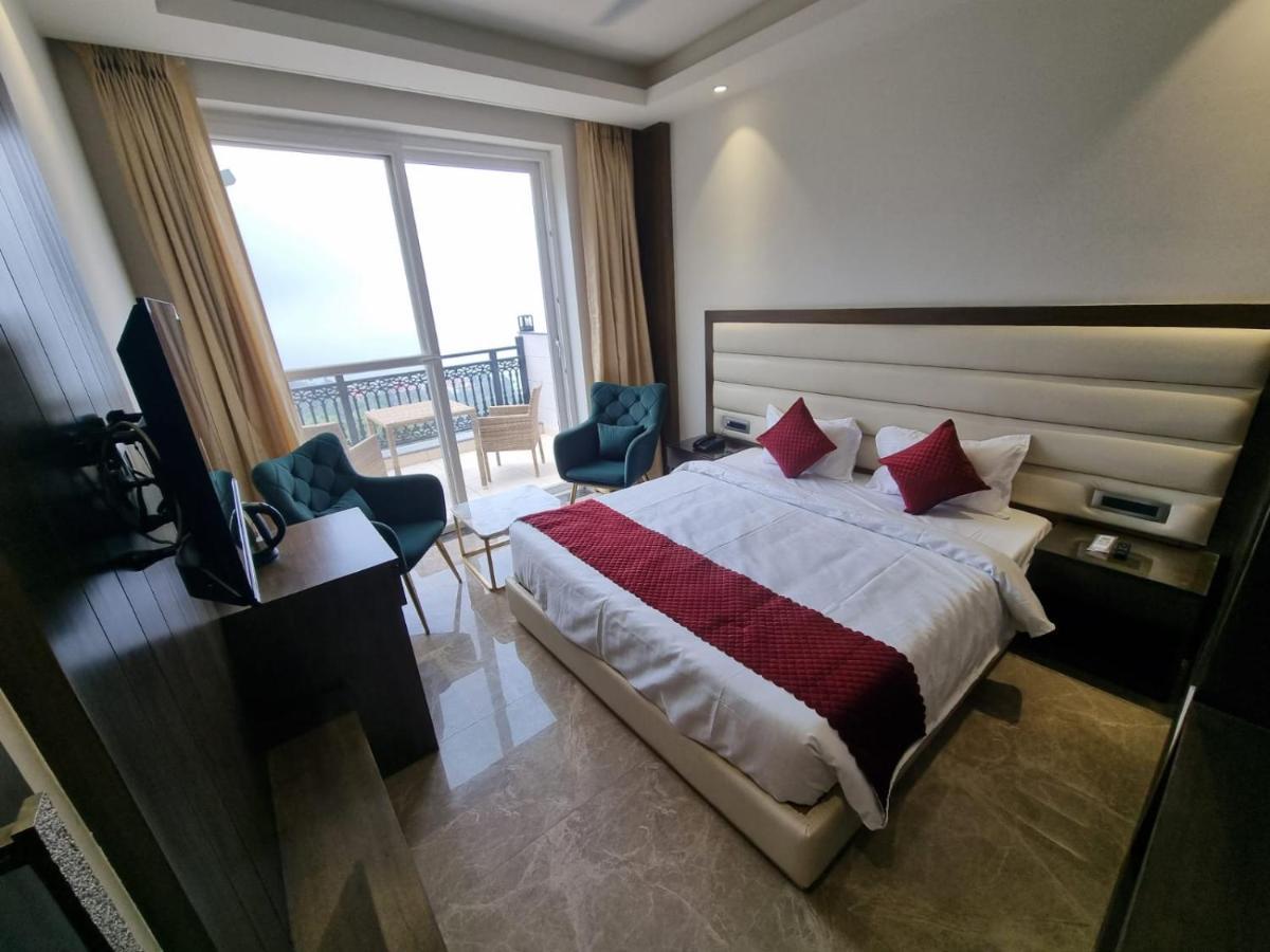 Luxe Resorts - Centrally Heated Air Conditioned Hotel In The Heart Of Kasauli Dış mekan fotoğraf