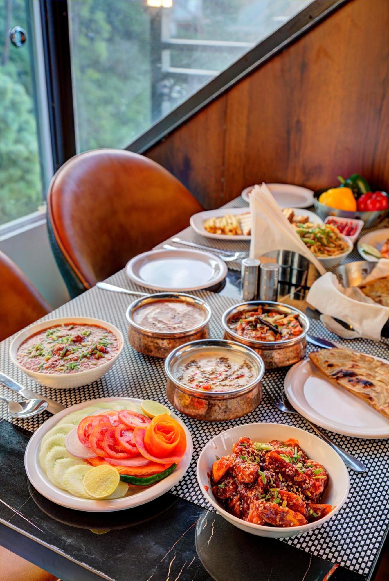 Luxe Resorts - Centrally Heated Air Conditioned Hotel In The Heart Of Kasauli Dış mekan fotoğraf