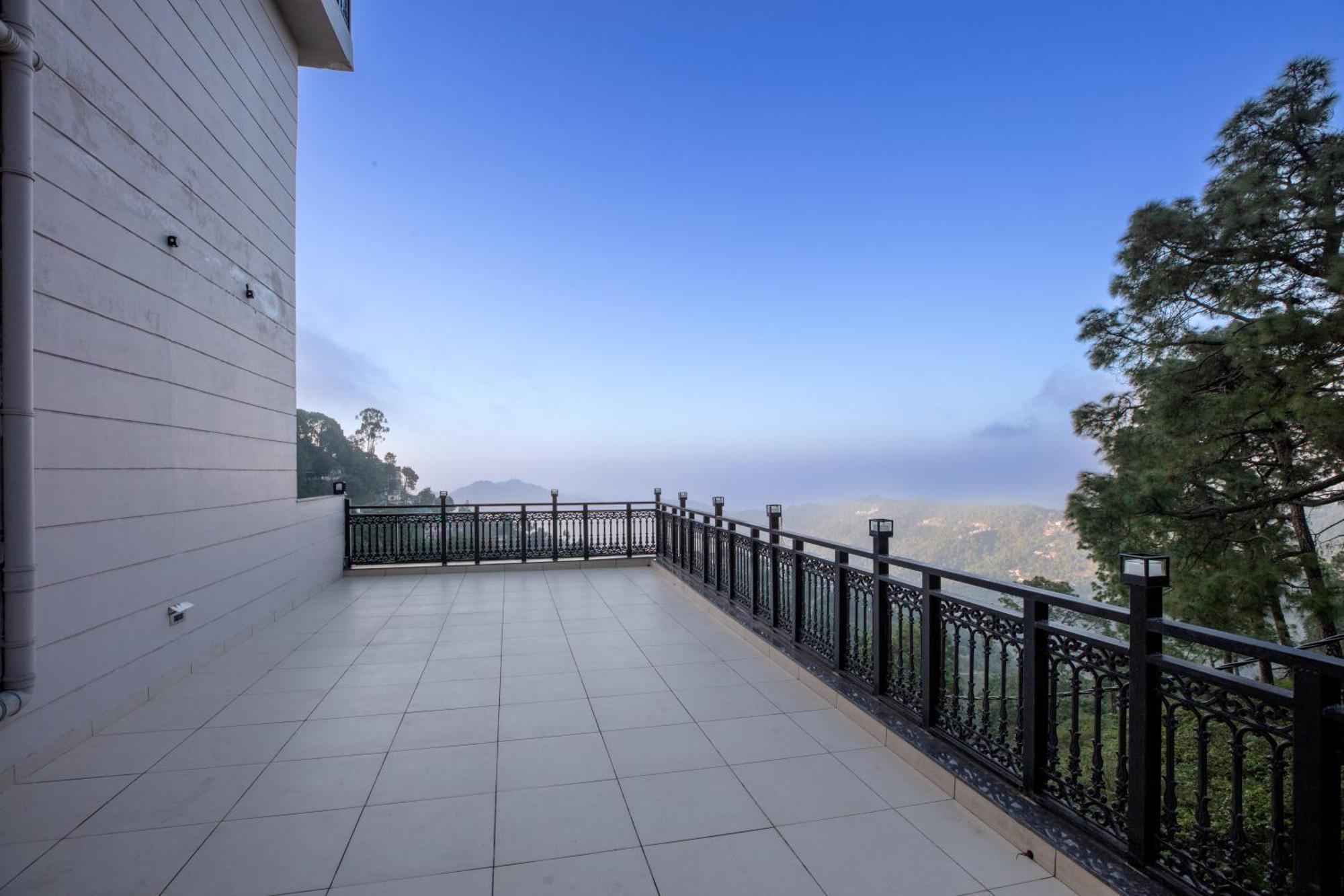 Luxe Resorts - Centrally Heated Air Conditioned Hotel In The Heart Of Kasauli Dış mekan fotoğraf