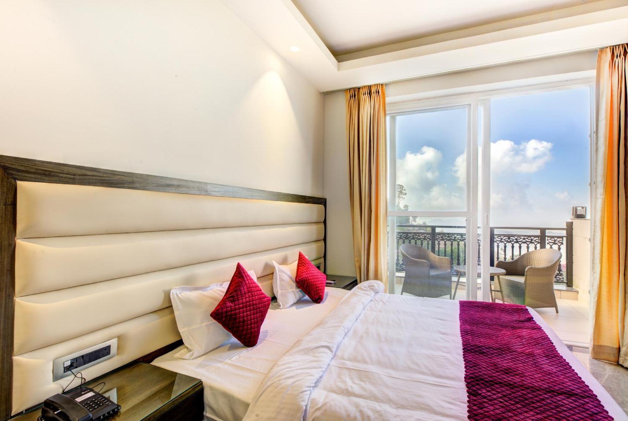 Luxe Resorts - Centrally Heated Air Conditioned Hotel In The Heart Of Kasauli Dış mekan fotoğraf