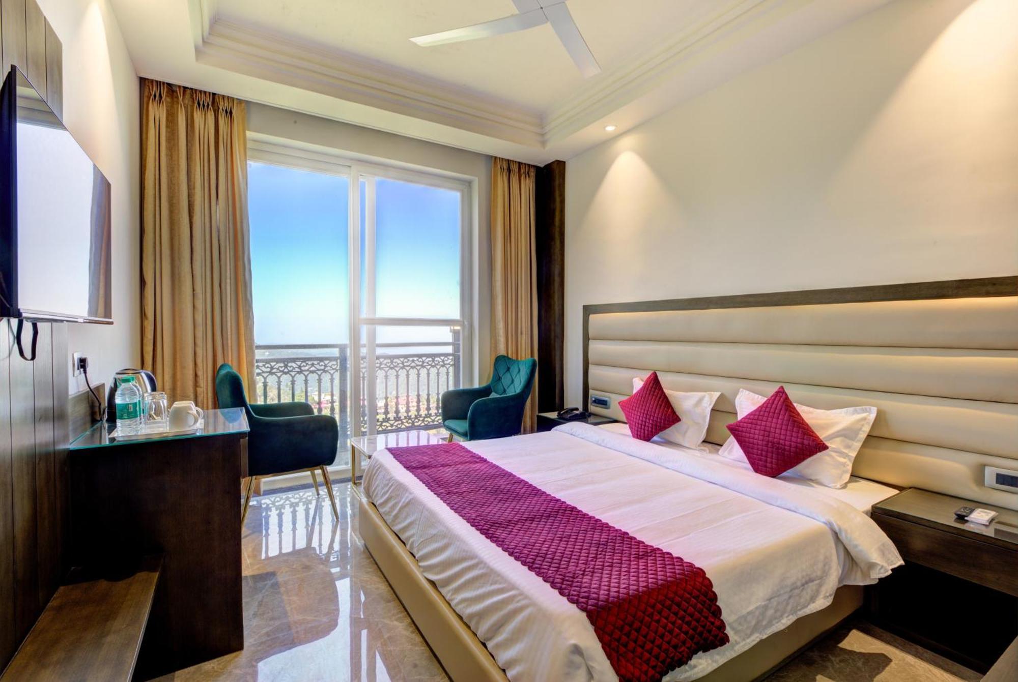 Luxe Resorts - Centrally Heated Air Conditioned Hotel In The Heart Of Kasauli Dış mekan fotoğraf