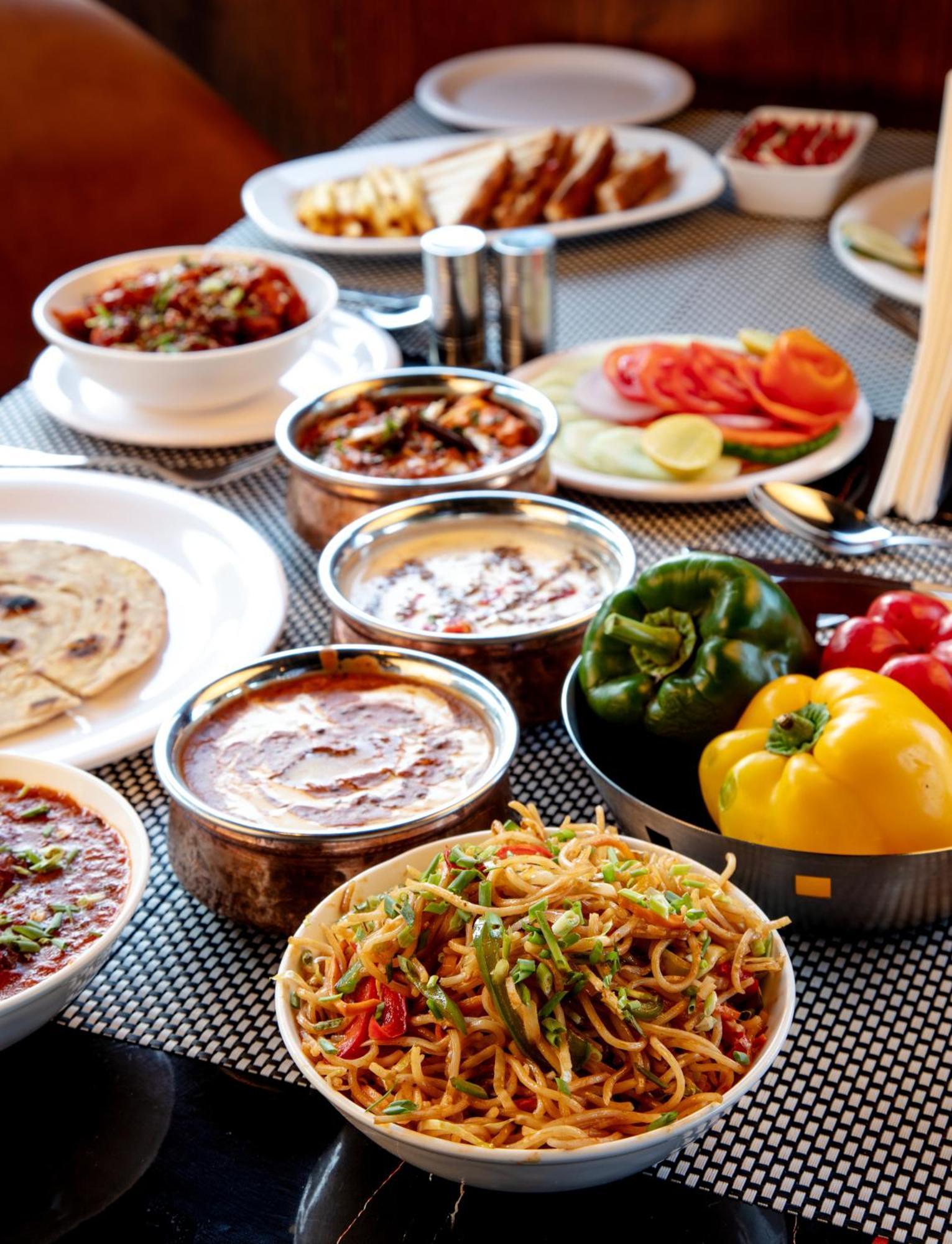 Luxe Resorts - Centrally Heated Air Conditioned Hotel In The Heart Of Kasauli Dış mekan fotoğraf
