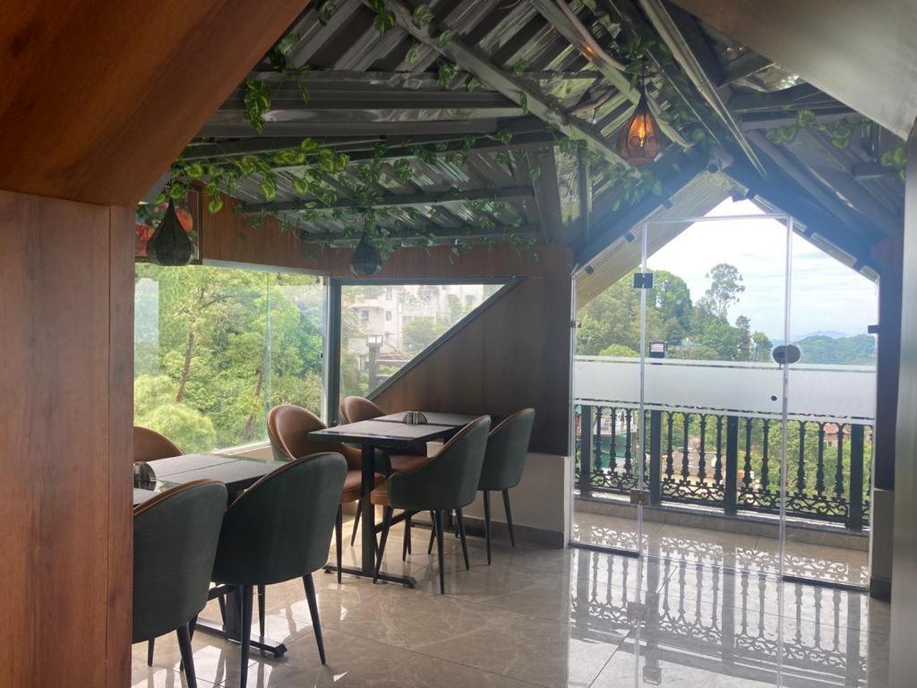 Luxe Resorts - Centrally Heated Air Conditioned Hotel In The Heart Of Kasauli Dış mekan fotoğraf