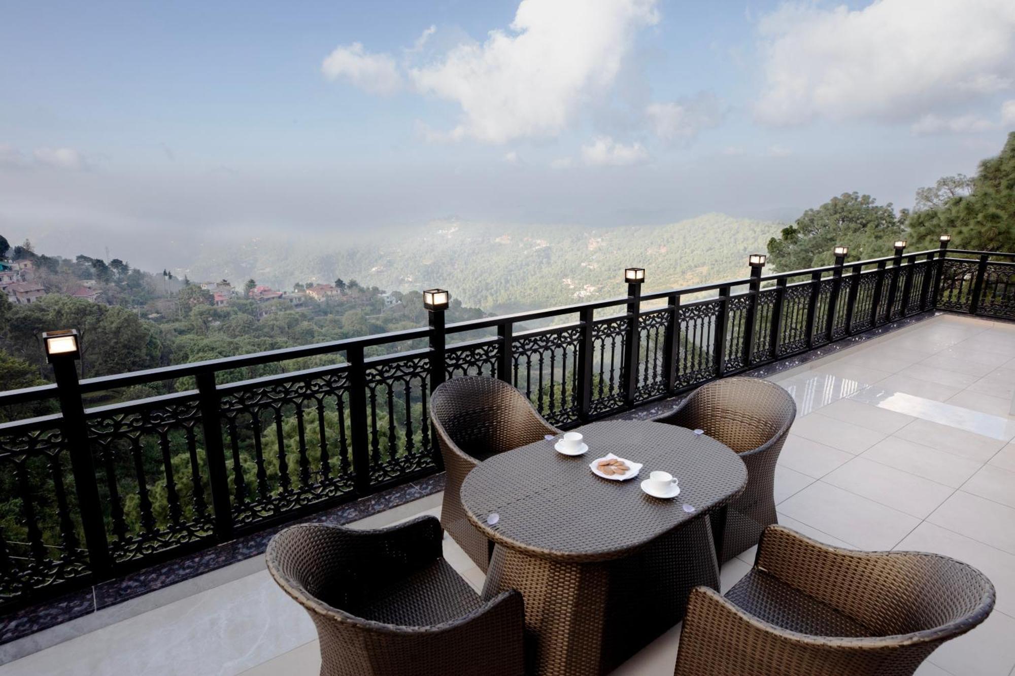 Luxe Resorts - Centrally Heated Air Conditioned Hotel In The Heart Of Kasauli Dış mekan fotoğraf