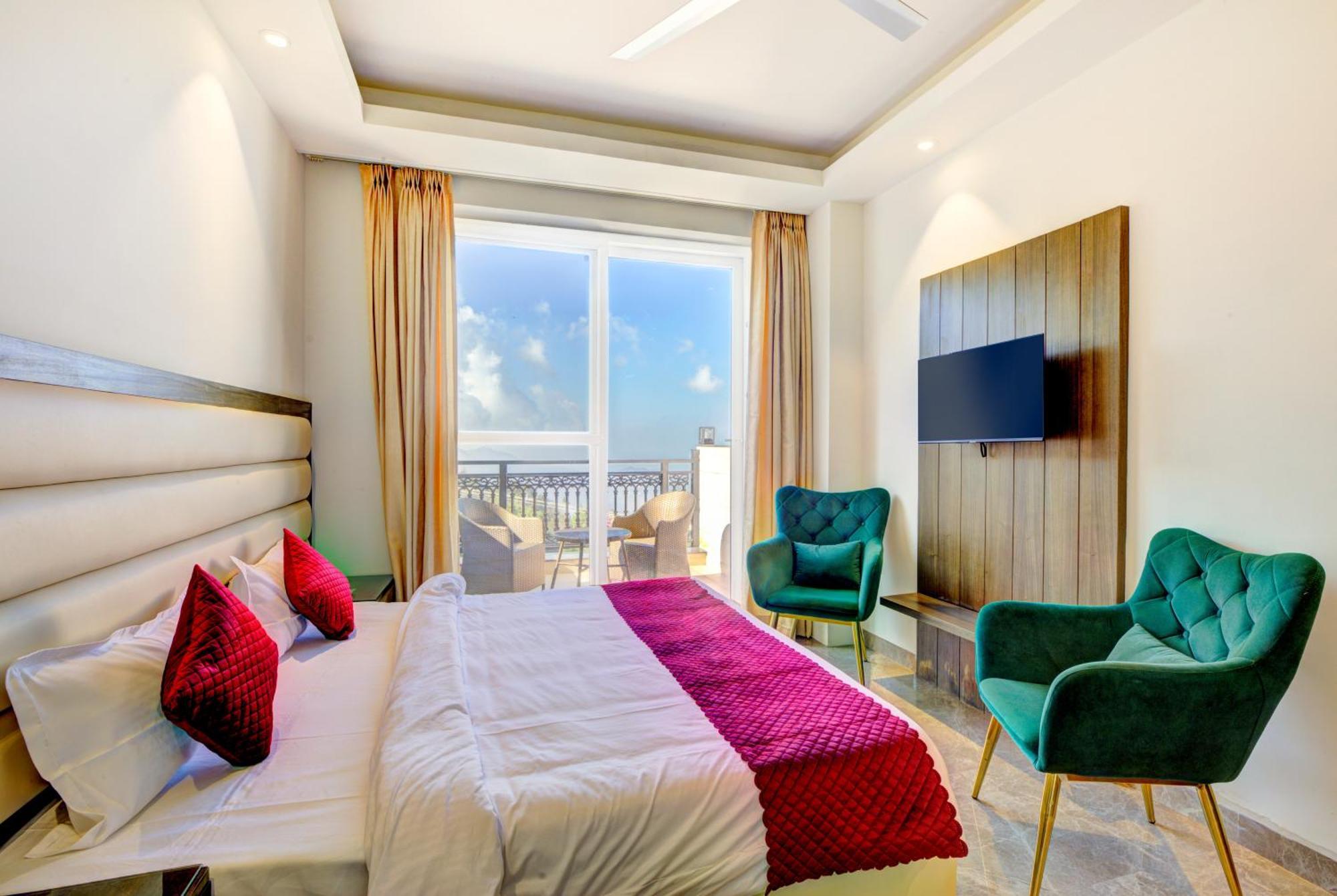 Luxe Resorts - Centrally Heated Air Conditioned Hotel In The Heart Of Kasauli Dış mekan fotoğraf