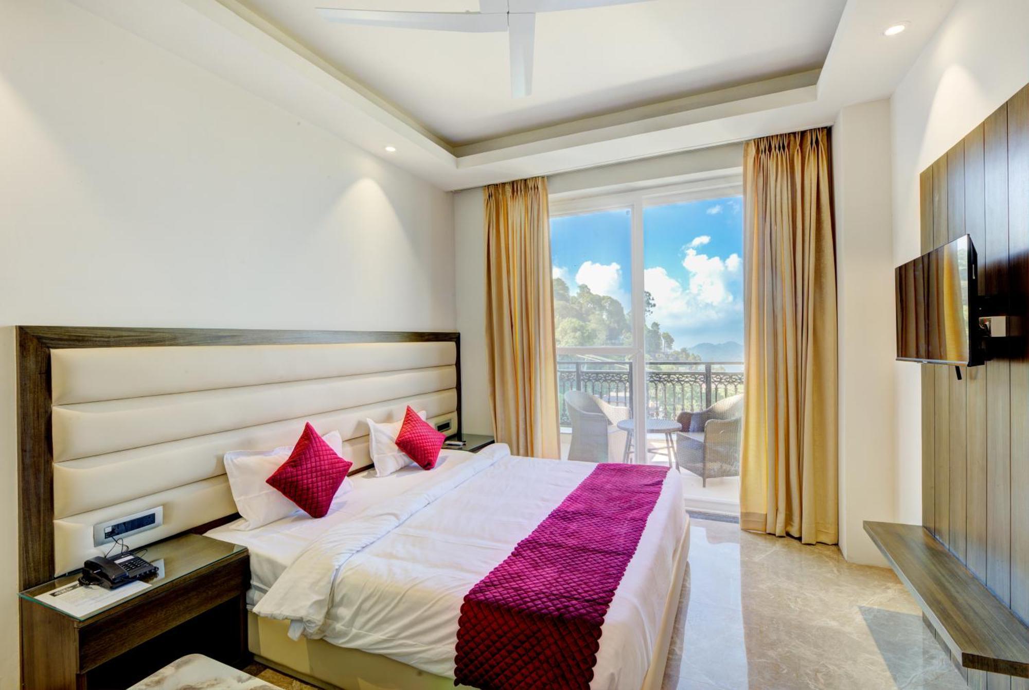 Luxe Resorts - Centrally Heated Air Conditioned Hotel In The Heart Of Kasauli Dış mekan fotoğraf